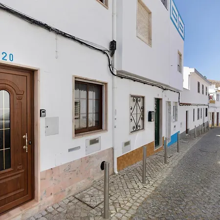 Casa Da Escadaria Feriehus *